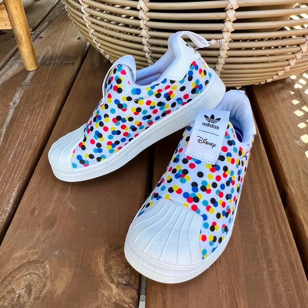 ⚪️🟢Adidas New day 🟢⚪️Disney 🟢⚪️New